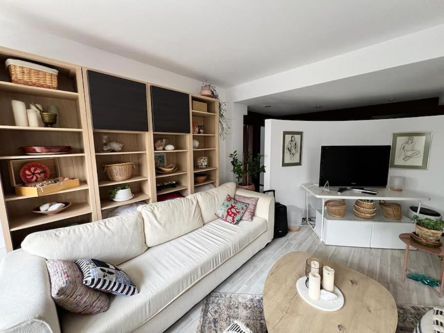 Kazanlak Large Guest House Apartment Near The Center With Full Kitchen & Dining Room, King Beds, Garden Patio, Free Parking & Self Check-In Εξωτερικό φωτογραφία