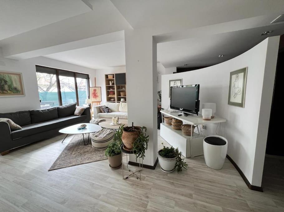 Kazanlak Large Guest House Apartment Near The Center With Full Kitchen & Dining Room, King Beds, Garden Patio, Free Parking & Self Check-In Εξωτερικό φωτογραφία