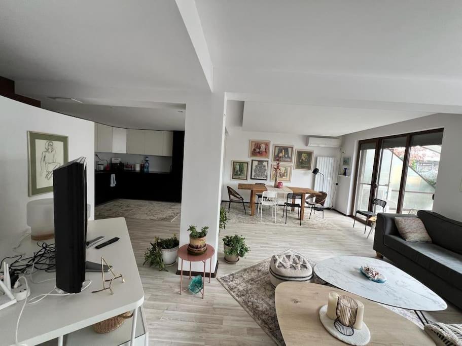 Kazanlak Large Guest House Apartment Near The Center With Full Kitchen & Dining Room, King Beds, Garden Patio, Free Parking & Self Check-In Εξωτερικό φωτογραφία