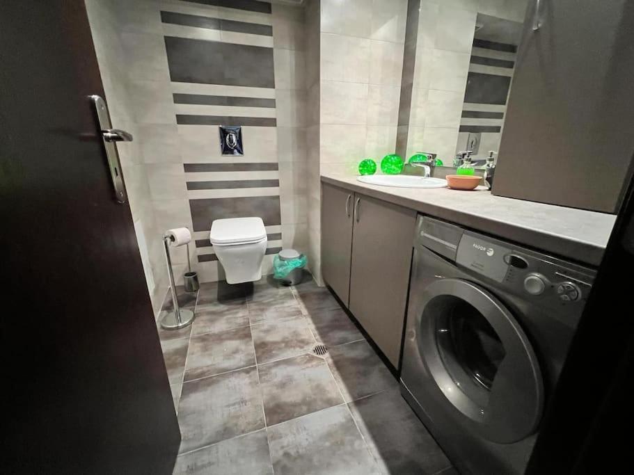 Kazanlak Large Guest House Apartment Near The Center With Full Kitchen & Dining Room, King Beds, Garden Patio, Free Parking & Self Check-In Εξωτερικό φωτογραφία