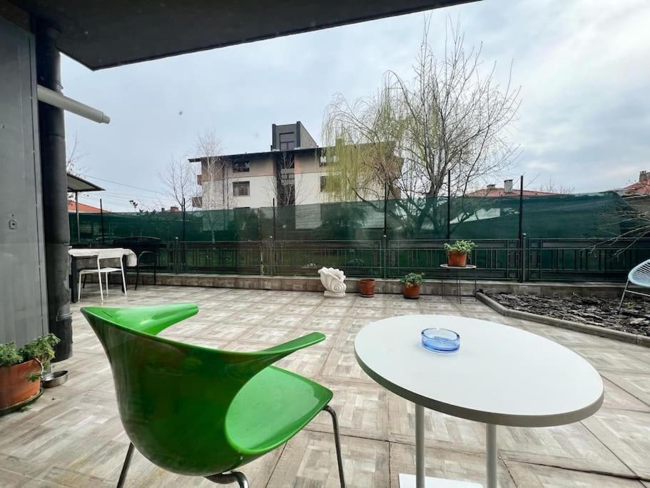 Kazanlak Large Guest House Apartment Near The Center With Full Kitchen & Dining Room, King Beds, Garden Patio, Free Parking & Self Check-In Εξωτερικό φωτογραφία