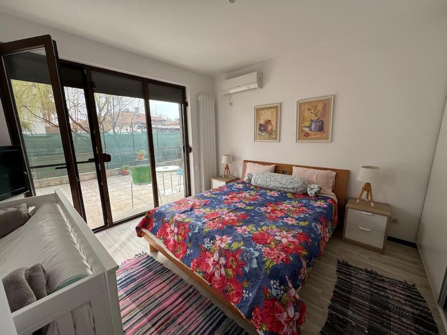 Kazanlak Large Guest House Apartment Near The Center With Full Kitchen & Dining Room, King Beds, Garden Patio, Free Parking & Self Check-In Εξωτερικό φωτογραφία