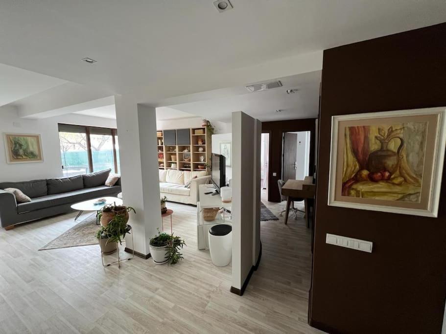 Kazanlak Large Guest House Apartment Near The Center With Full Kitchen & Dining Room, King Beds, Garden Patio, Free Parking & Self Check-In Εξωτερικό φωτογραφία